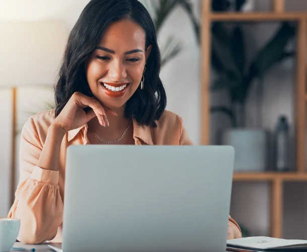 smiling-woman-looking-at-computer